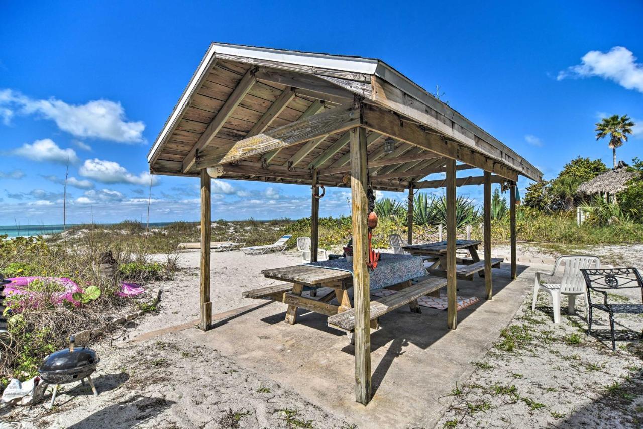 Sun-Soaked Coastal Hideaway - Steps To Beach! Clearwater Beach Exterior foto